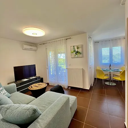 Apartament Tian Pula